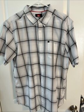 Quiksilver Men’s Short Sleeve White and Black Plaid Button-Up Shirt